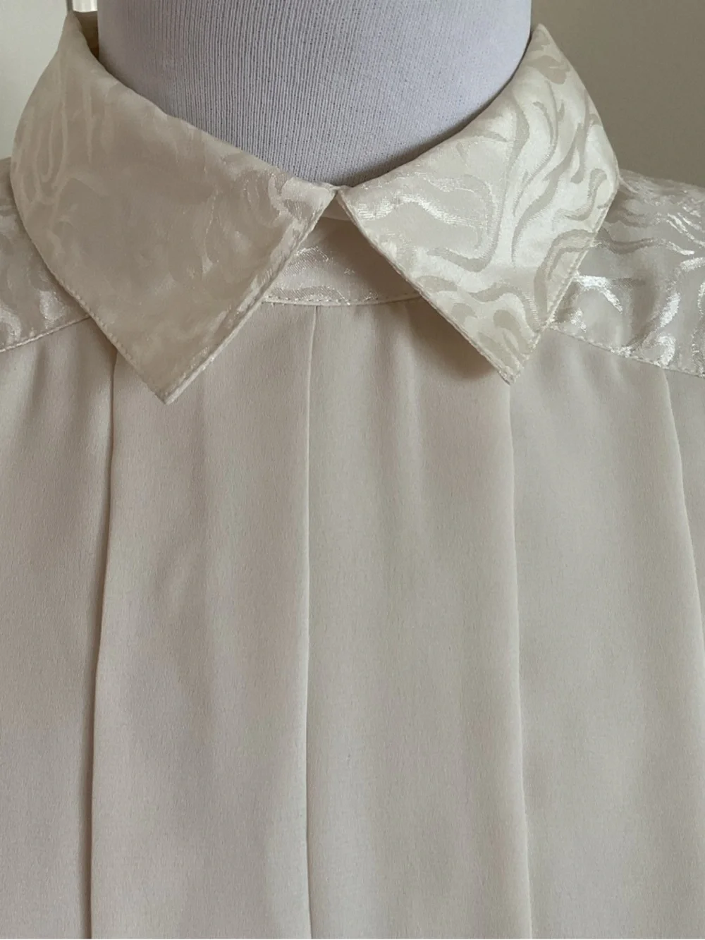 Vintage Nilani Ivory Pleated Blouse 8 Embroidered Yoke 80s Office Chic - Picture 6 of 8
